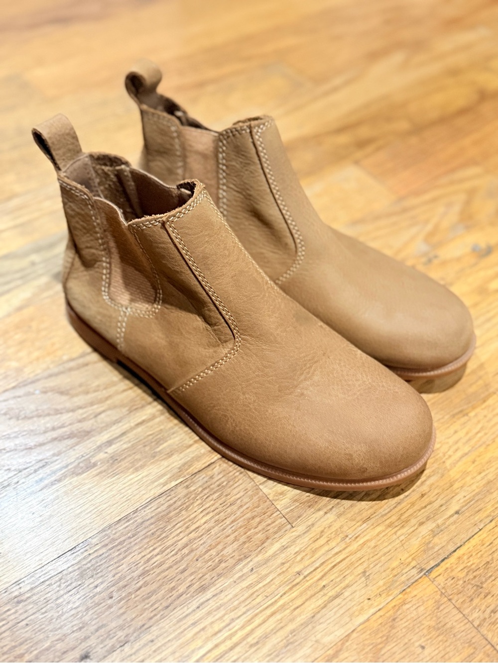 Kodiak Low-Rider Chelsea boots Tan Color Classic Slip-On Style Size 7